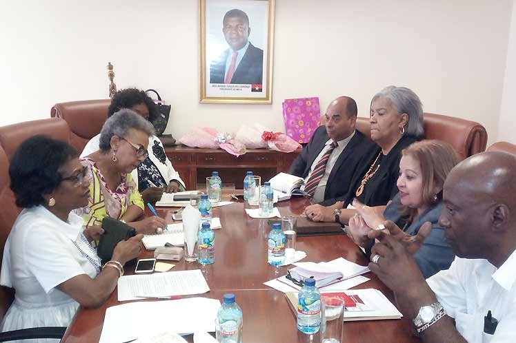 Líder de mujeres angoleñas comparte experiencias con&nbsp;Cuba